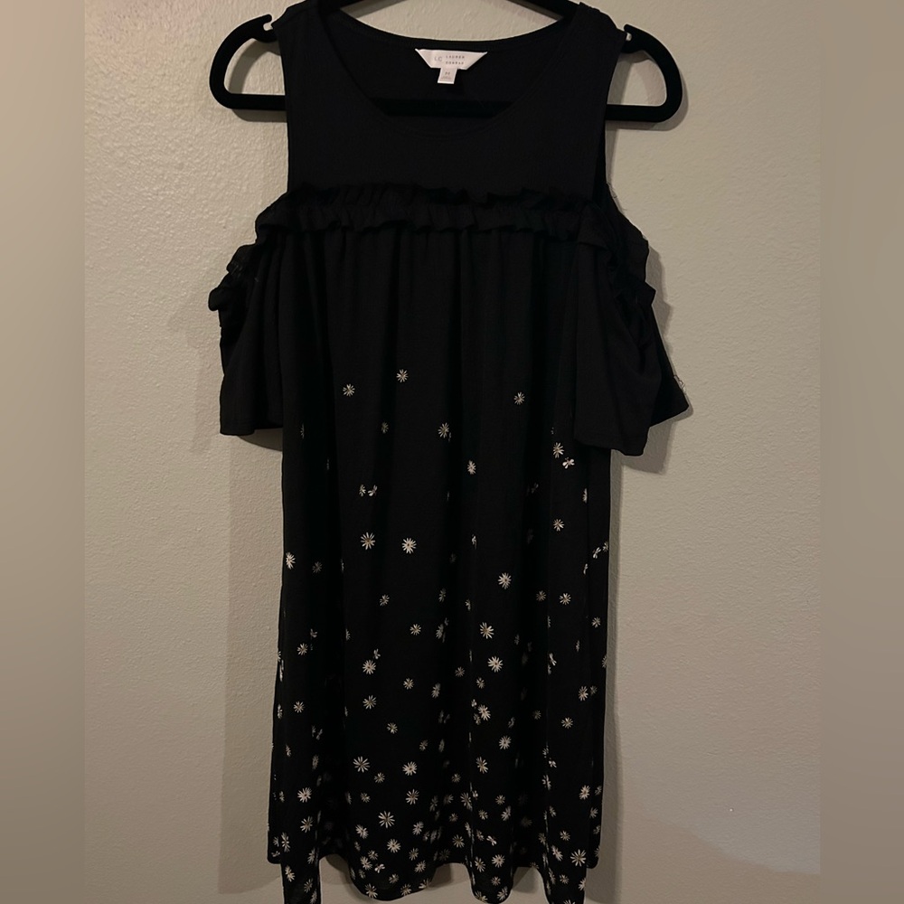 Lauren Conrad size medium open shoulder midi daisy dress